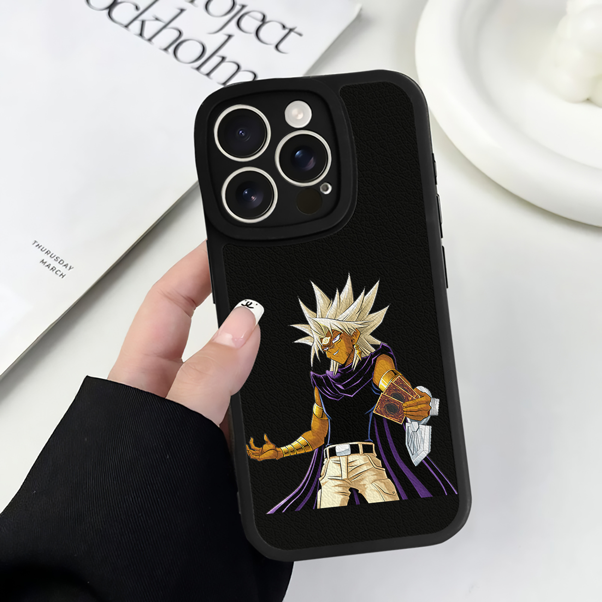 遊☆戯☆王 Yu-Gi-Oh! 【iPhone 16シリーズ対応】シリコンスマホケース（レザー調） 材質：シリコン